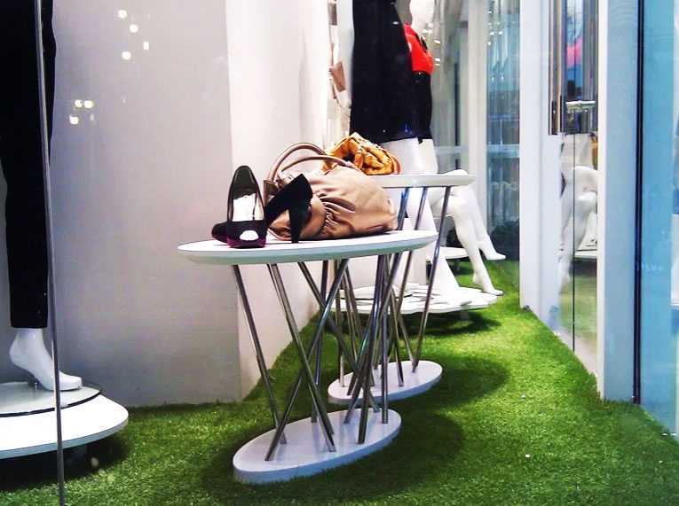 چمن مصنوعی برای ویترین مغازه