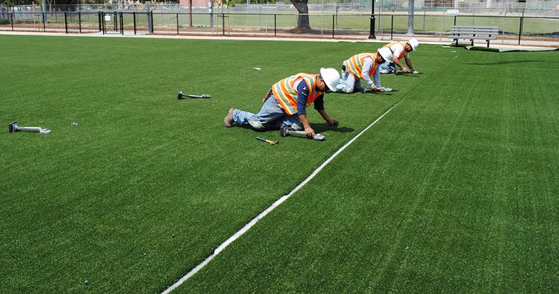 مجری-چمن-مصنوعی-در-ایران