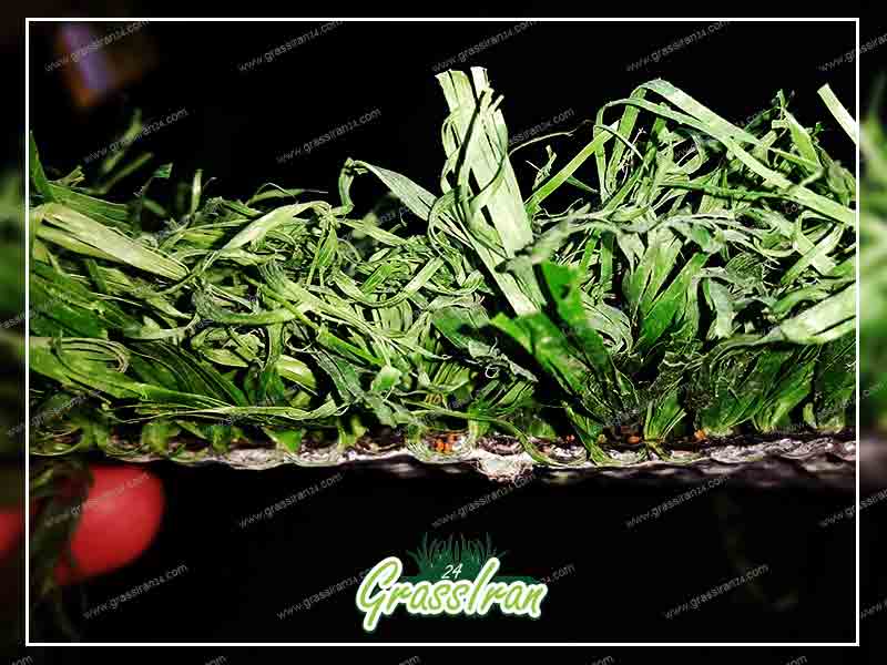 چمن مصنوعی خراب شده