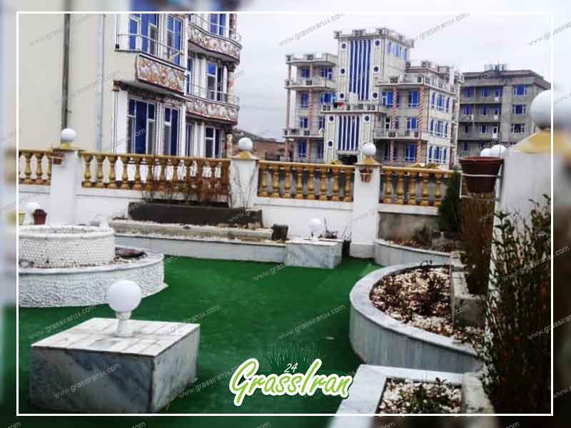 تراس و بالکن با چمن