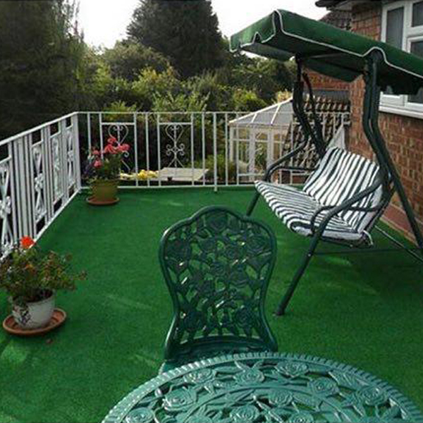 طراحی چمن مصنوعی روف گاردن